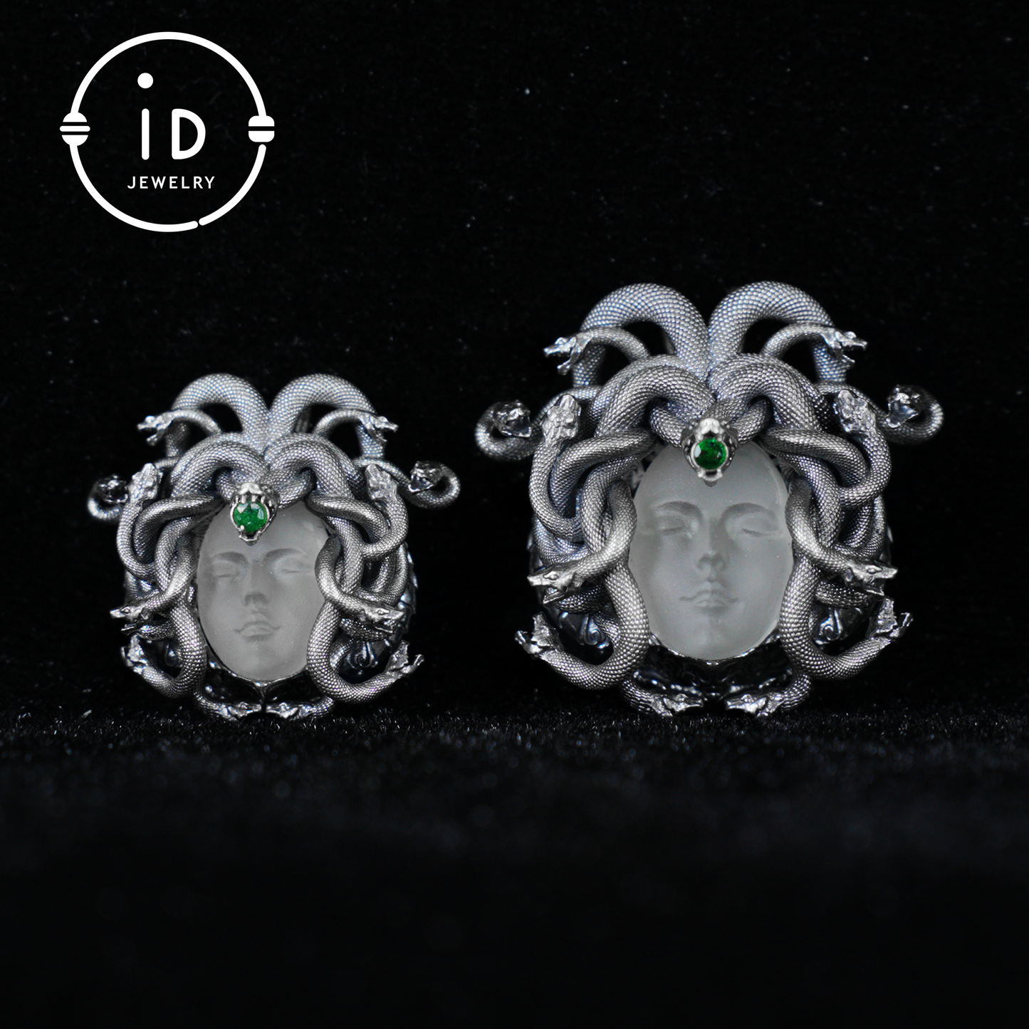 Anhänger „Schlafendes Auge“ · Silberner Medusa-Schmuck · Amulett der Göttin mit geschlossenem Auge, Quarz und Smaragd
