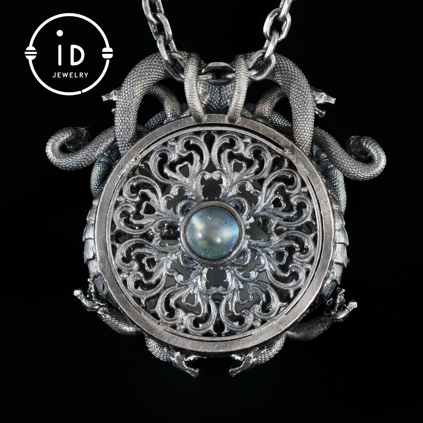Anhänger „Schlafendes Auge“ · Silberner Medusa-Schmuck · Amulett der Göttin mit geschlossenem Auge, Quarz und Smaragd
