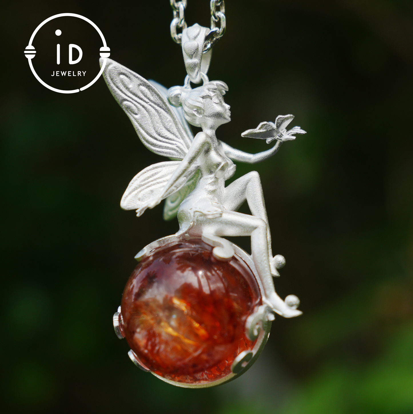 Feenanhänger mit Kristallkugel, Herbstgeist-Amulett, handgefertigter Fantasy-Schmuck, Flüsterndes Elfen-Design, von der Natur inspiriertes Andenken