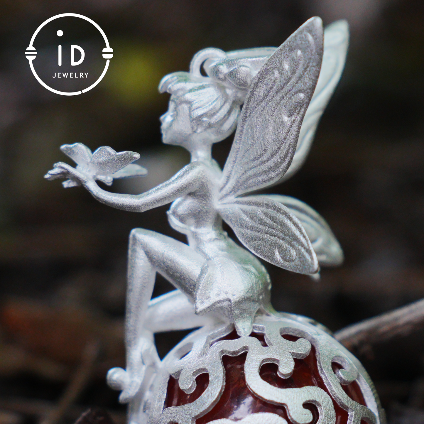 Feenanhänger mit Kristallkugel, Herbstgeist-Amulett, handgefertigter Fantasy-Schmuck, Flüsterndes Elfen-Design, von der Natur inspiriertes Andenken