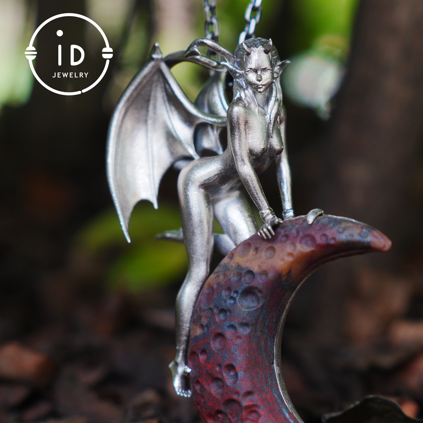 Handgeschnitzter Sukkubus-Anhänger aus 925er Silber | Blutmond & Blutstein-Halbmond | Geflügelter Dämon, gotischer Schutztalisman | Perfektes gotisches Geschenk