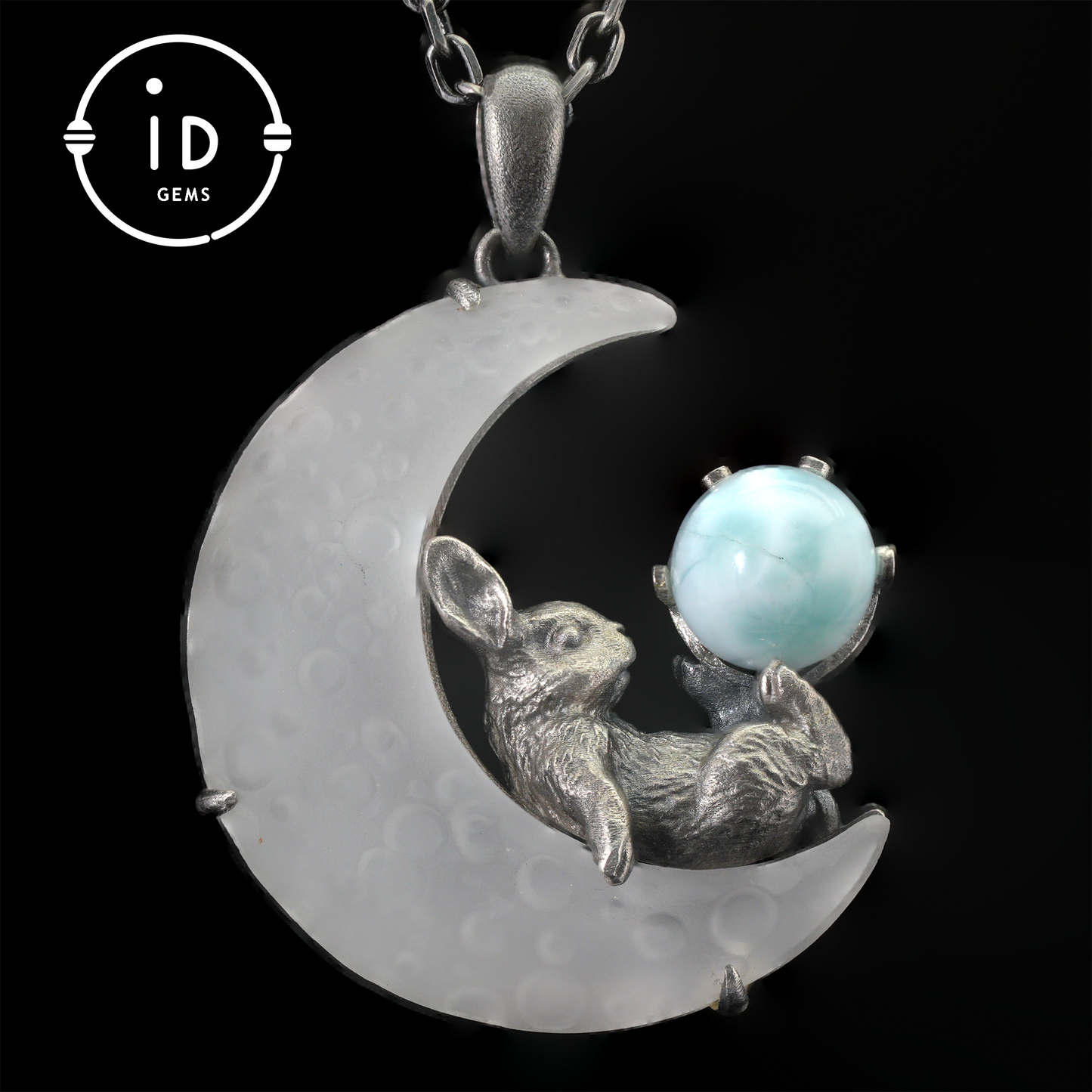Hasen-Amulett-Anhänger mit Larimar und weißem Kristallmond, handgefertigter Fantasy-Schmuck, Himmlisches Totem, verträumtes Schutzgeschenk