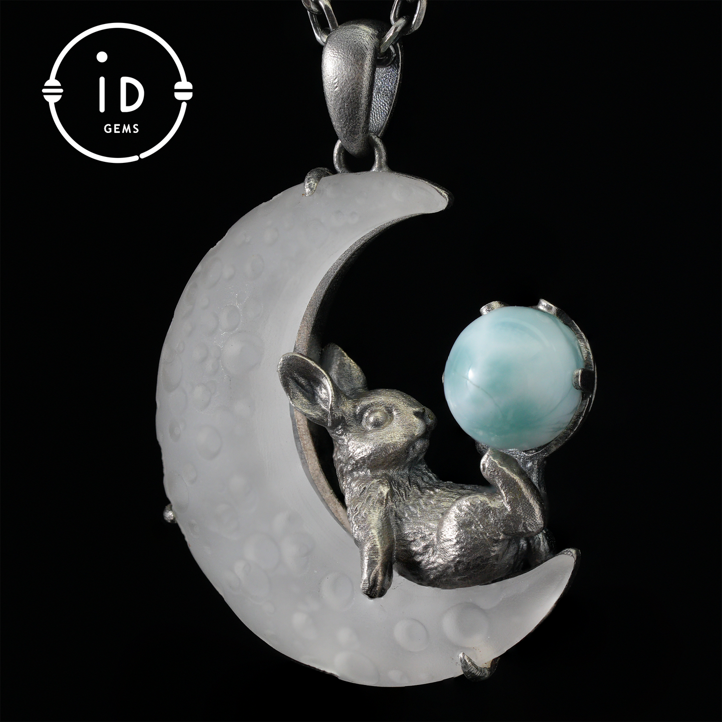 Hasen-Amulett-Anhänger mit Larimar und weißem Kristallmond, handgefertigter Fantasy-Schmuck, Himmlisches Totem, verträumtes Schutzgeschenk
