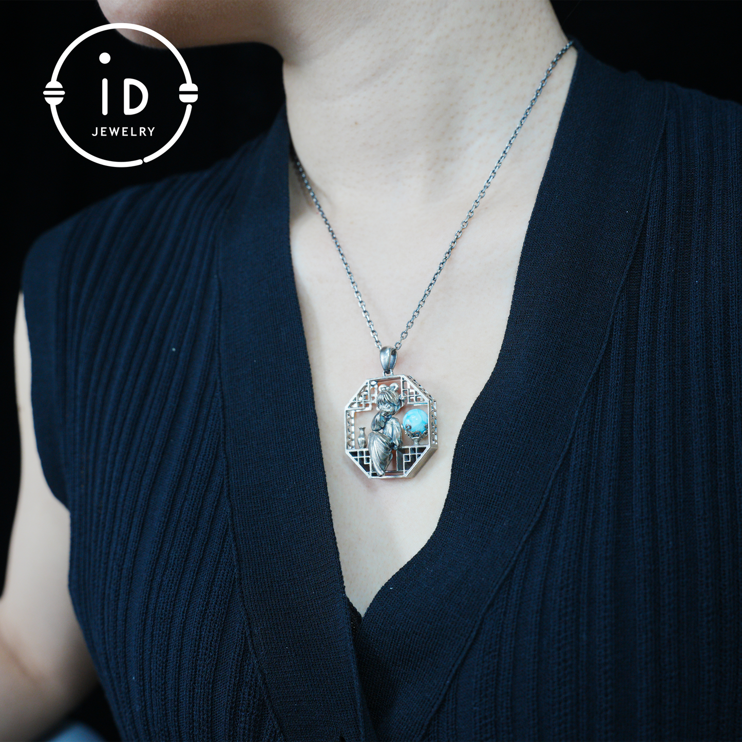 Handgefertigter achteckiger Anhänger mit Aussparung | Natürlicher Larimar-Kugel-Akzent | Retro-inspiriertes geometrisches Statement-Geschenk für kreative Seelen
