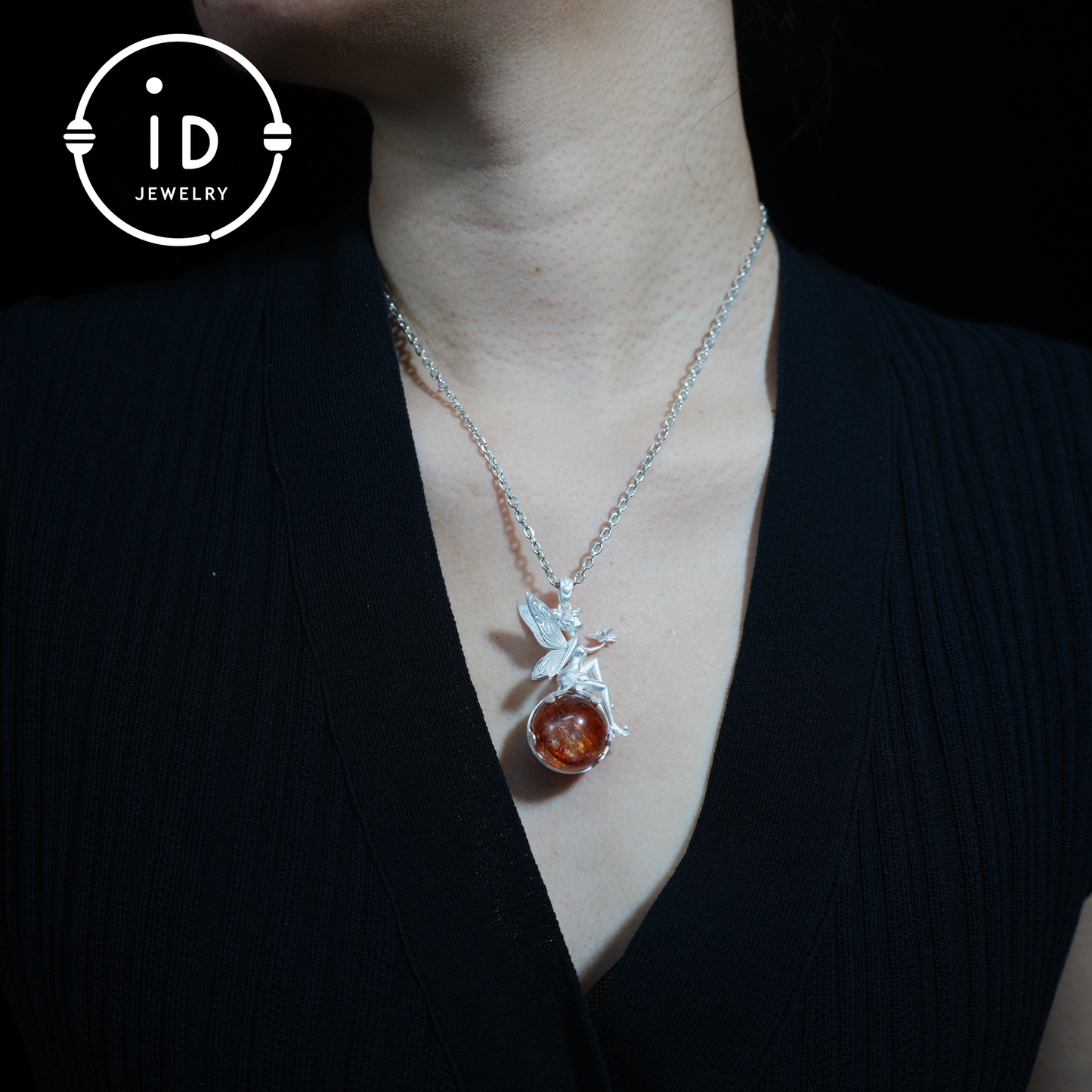 Feenanhänger mit Kristallkugel, Herbstgeist-Amulett, handgefertigter Fantasy-Schmuck, Flüsterndes Elfen-Design, von der Natur inspiriertes Andenken
