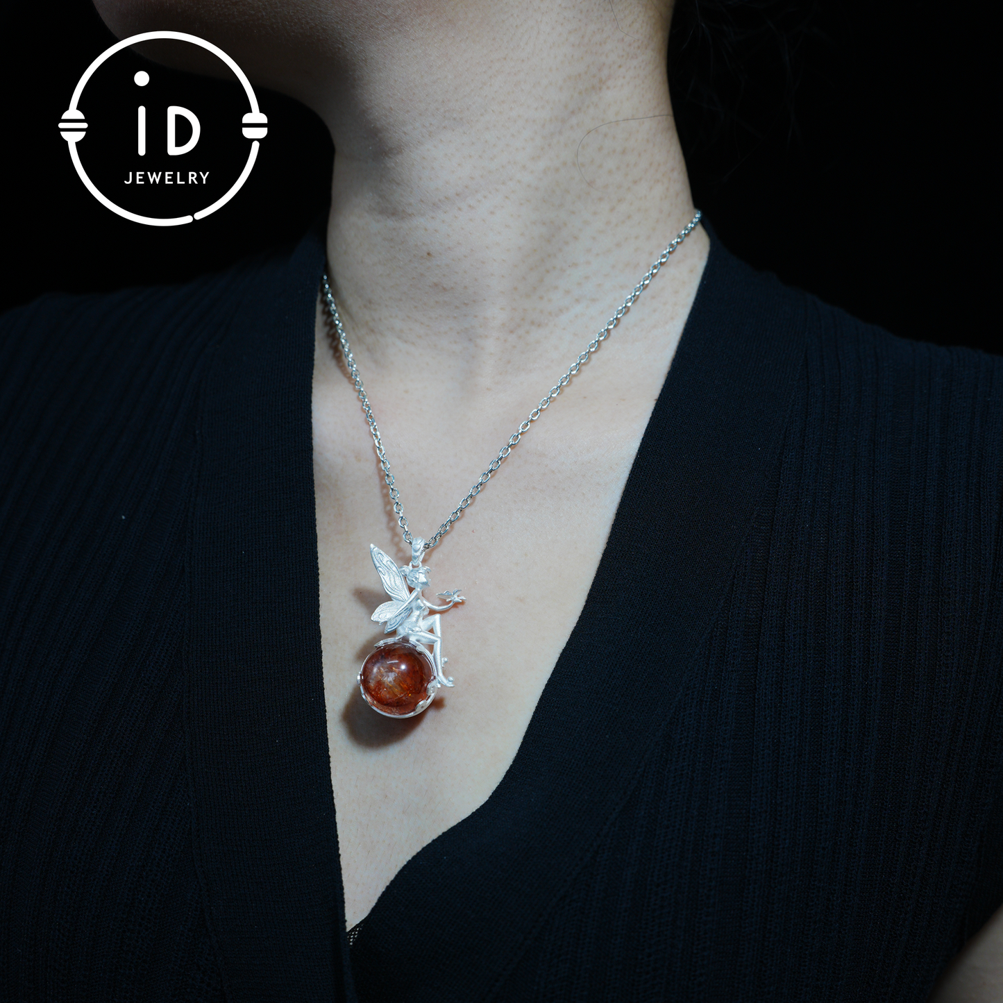 Feenanhänger mit Kristallkugel, Herbstgeist-Amulett, handgefertigter Fantasy-Schmuck, Flüsterndes Elfen-Design, von der Natur inspiriertes Andenken