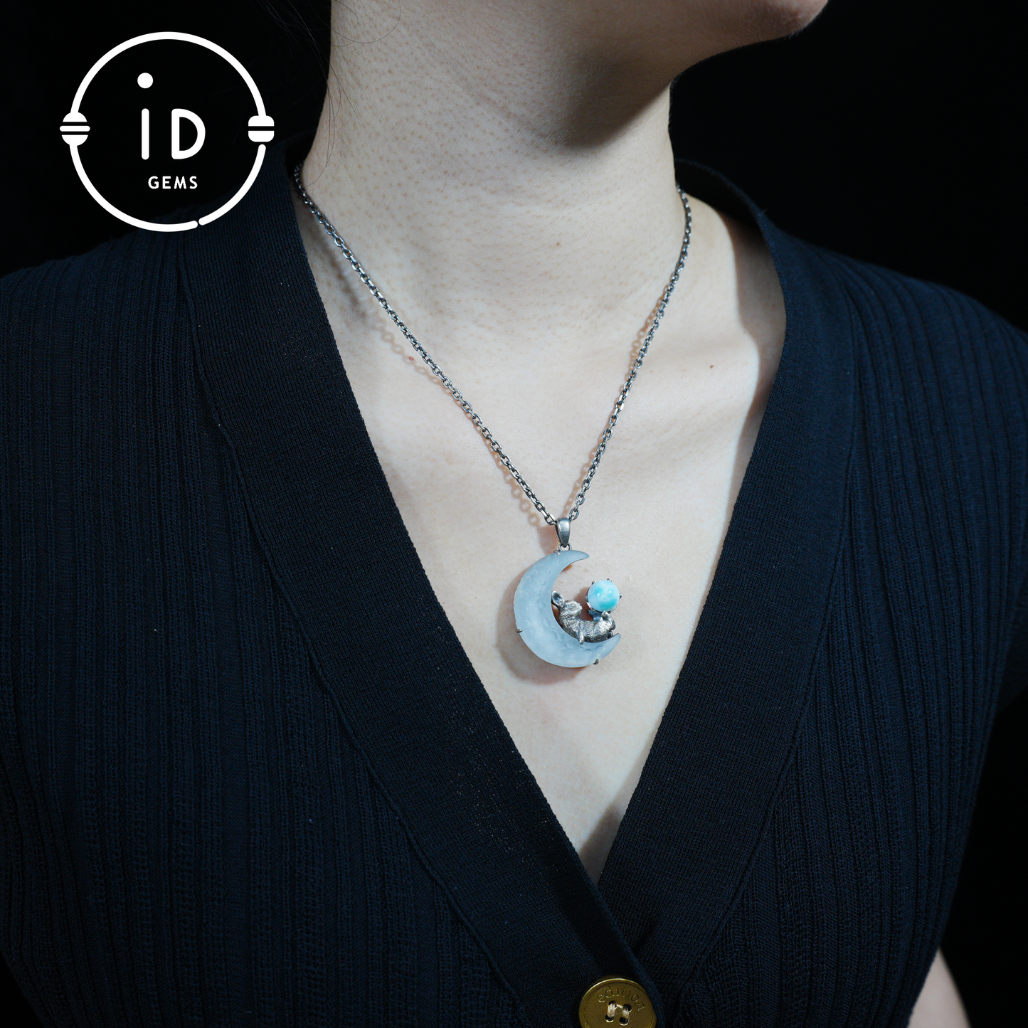 Hasen-Amulett-Anhänger mit Larimar und weißem Kristallmond, handgefertigter Fantasy-Schmuck, Himmlisches Totem, verträumtes Schutzgeschenk