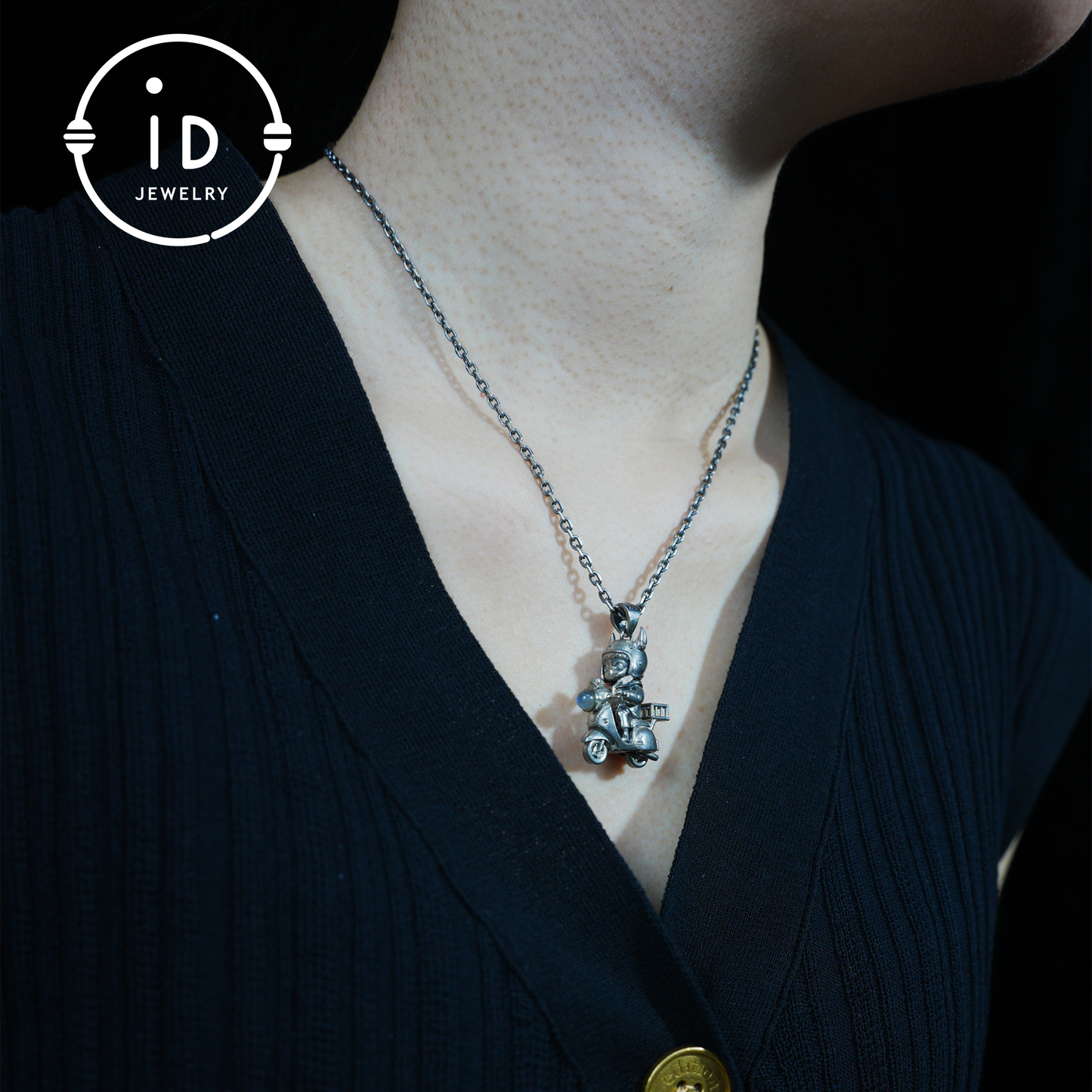 Mystischer Nachtreiter-Anhänger mit Labradoritlicht, handgefertigte Talisman-Halskette, Fantasy-Schmuck für Suchende nach innerer Reise