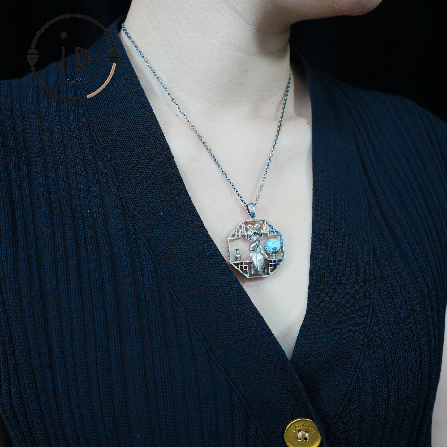 Handgefertigter achteckiger Anhänger mit Aussparung | Natürlicher Larimar-Kugel-Akzent | Retro-inspiriertes geometrisches Statement-Geschenk für kreative Seelen