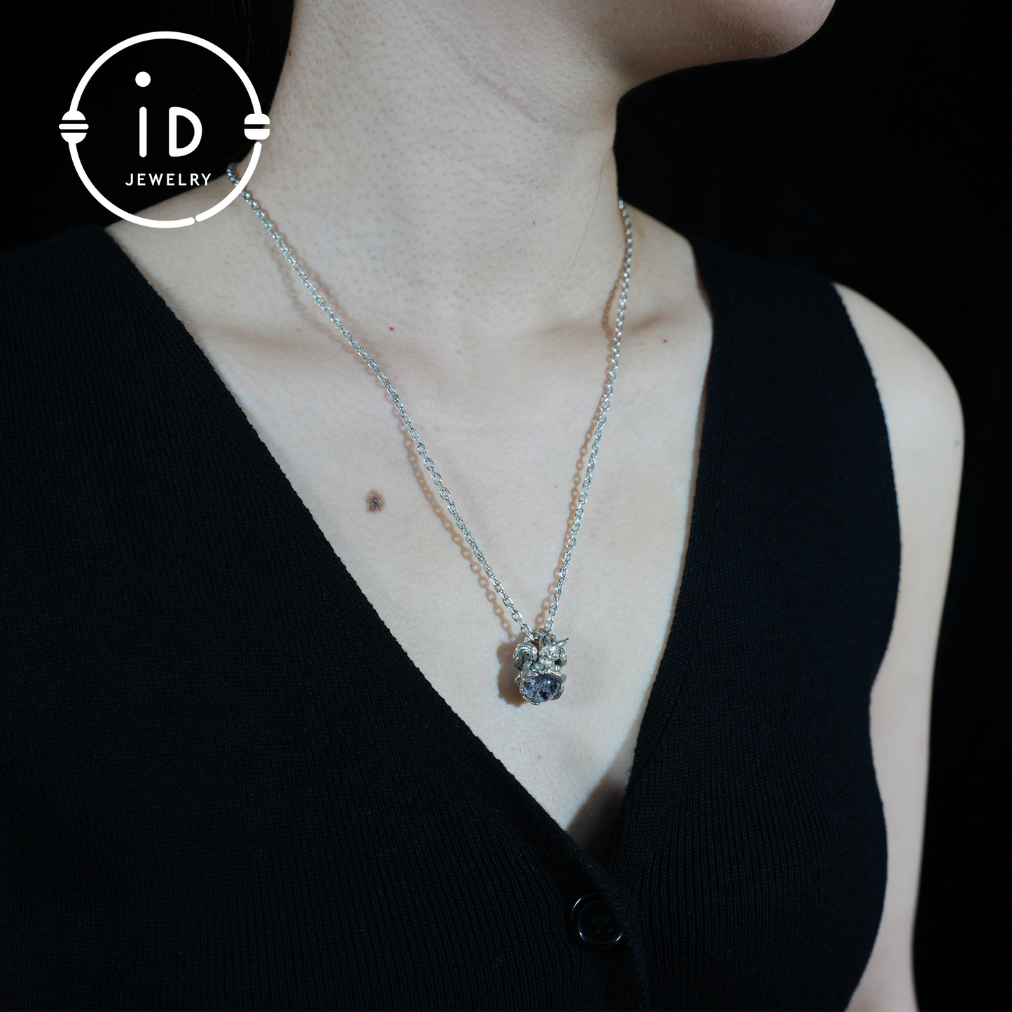 Mystischer Fuchs Anhänger mit Phantomquarz, handgefertigtes Schutzamulett, Fantasy Tierschmuck, Verzauberte Spirit Totem Halskette