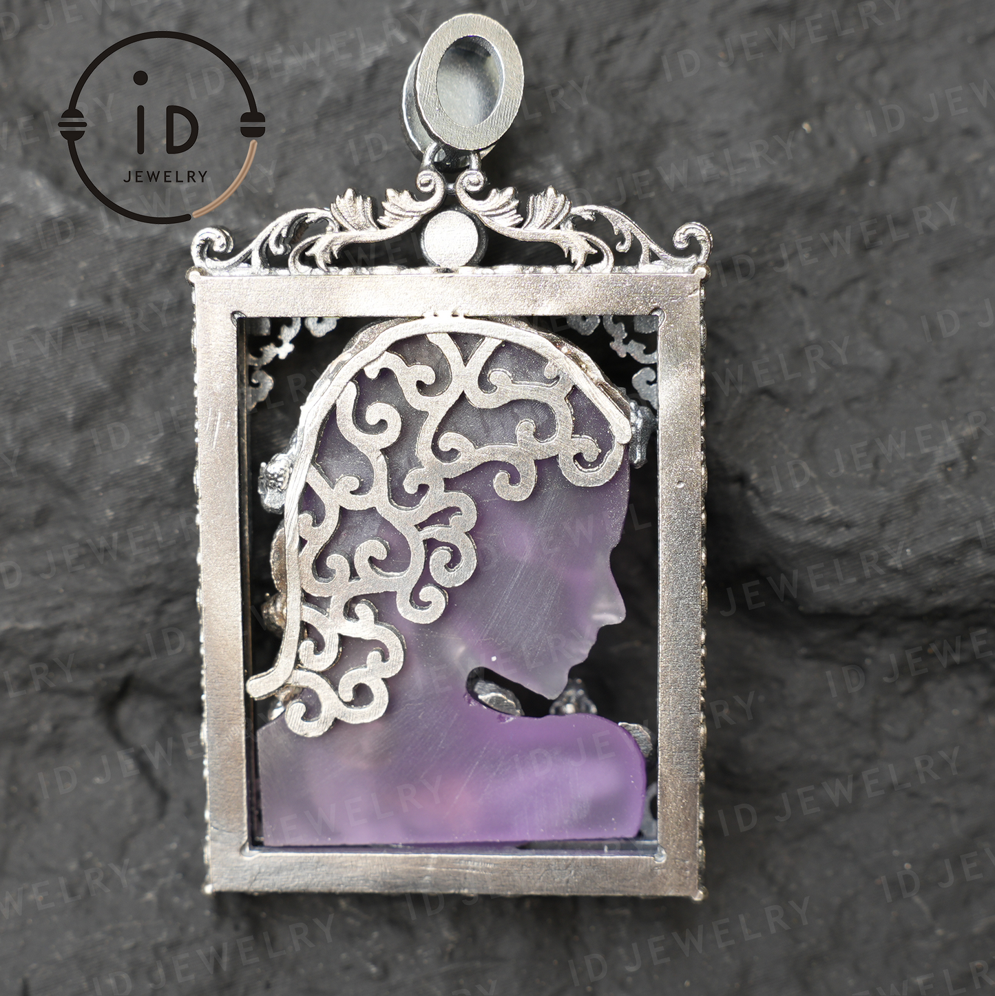 Medusa-Anhänger im Gothic-Stil – Handgefertigter Kunstschmuck mit Amethyst, Chalcedon, Symbol der griechischen Mythologie, Dark Fantasy Statement Piece
