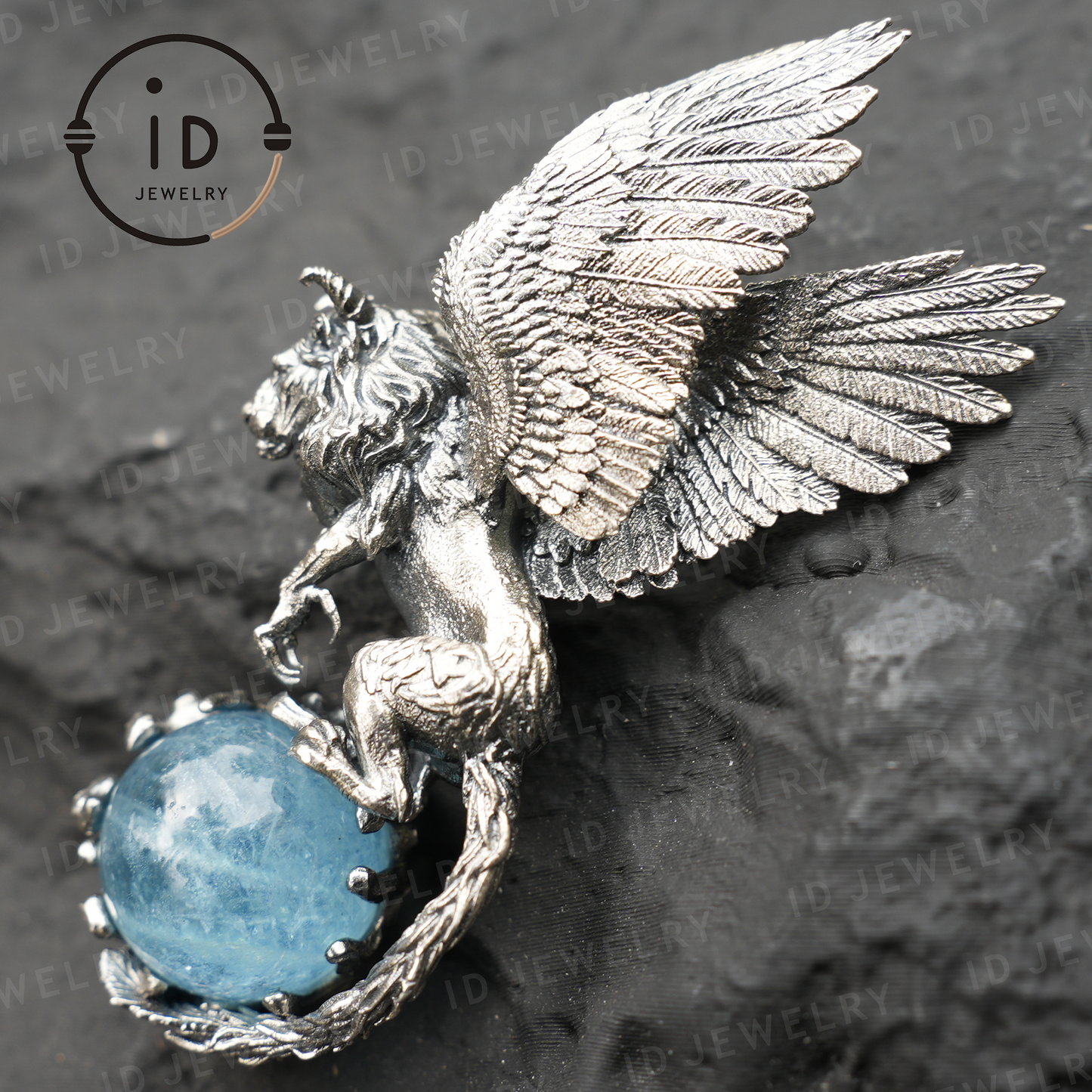 Geflügelter Löwenanhänger - Handgefertigter Schmuck aus 925er Sterlingsilber mit Aquamarin - Symbol der Weisheit und des spirituellen Schutzes - Geschenk für Sie