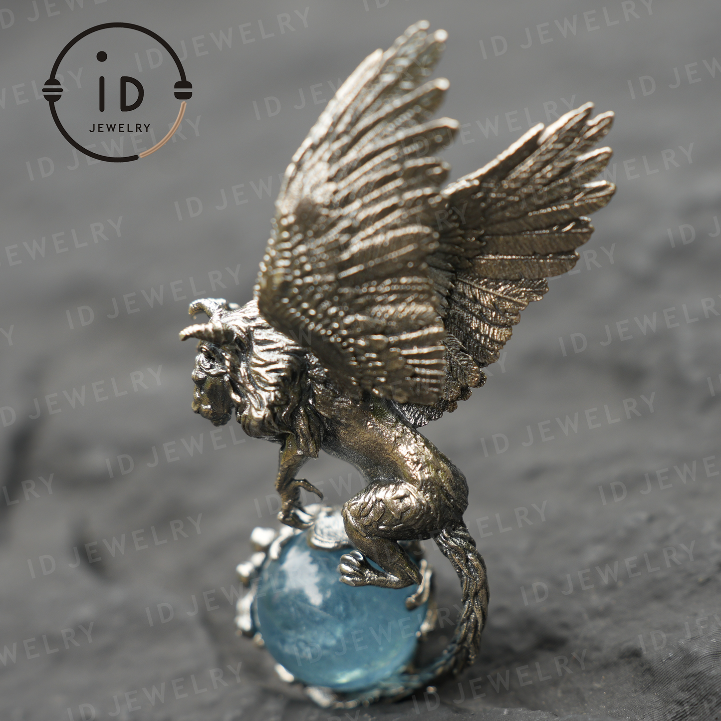 Geflügelter Löwenanhänger - Handgefertigter Schmuck aus 925er Sterlingsilber mit Aquamarin - Symbol der Weisheit und des spirituellen Schutzes - Geschenk für Sie