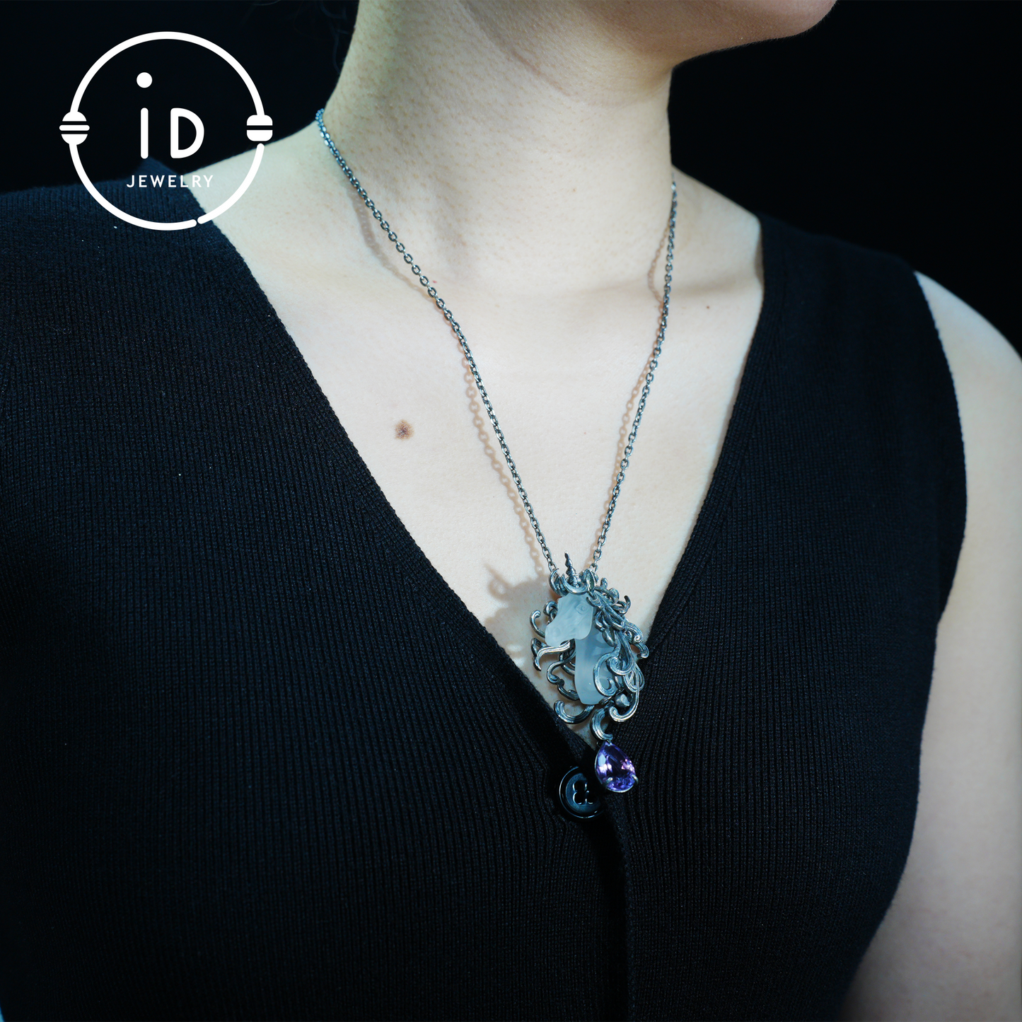Einhorn-Totem-Halskette | Handgefertigtes 925er Sterlingsilber | Fantasy-/Gothic-Geschenk | Fein geschnitzte wallende Mähne | Couture Artisan Silberschmuck