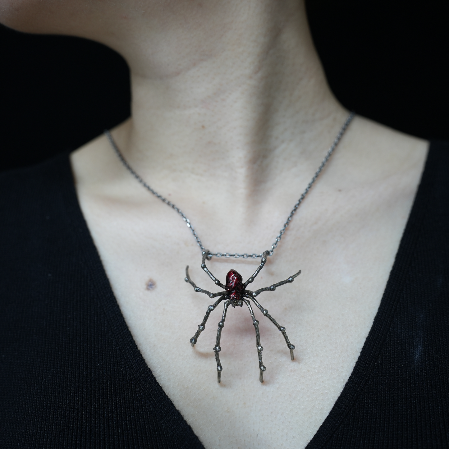 Halskette mit Spinnenanhänger · Spirituelles Tiertotem · Symbol innerer Entschlossenheit und Leidenschaft · Geschenk für Meditationsliebhaber