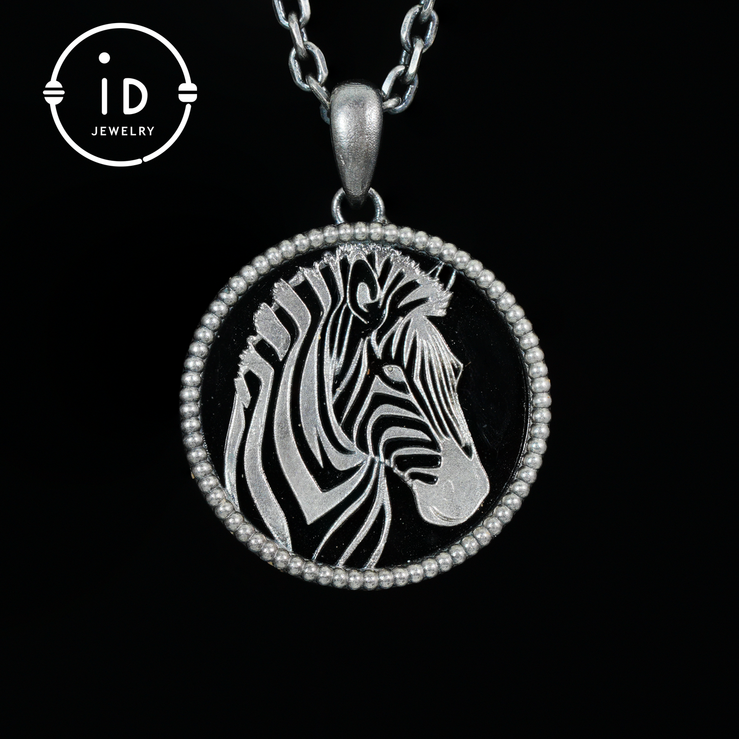 Wildtier-Zebra-Totem-Halskette | Handgefertigtes Reliefmedaillon aus 925er Sterlingsilber | Schwarz-weißer minimalistischer Unisex-Anhänger | Doppelseitiges Design