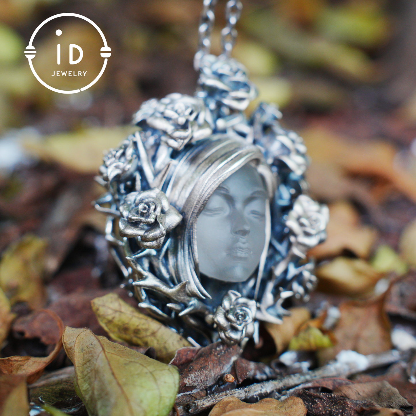 Handgeschnitzter Rosenkranz-Anhänger als Geschenk | Kamee-Halskette aus 925er Sterlingsilber | Rosenkrone und Dornenrahmen | Viktorianischer Vintage-Stil | Handgefertigt