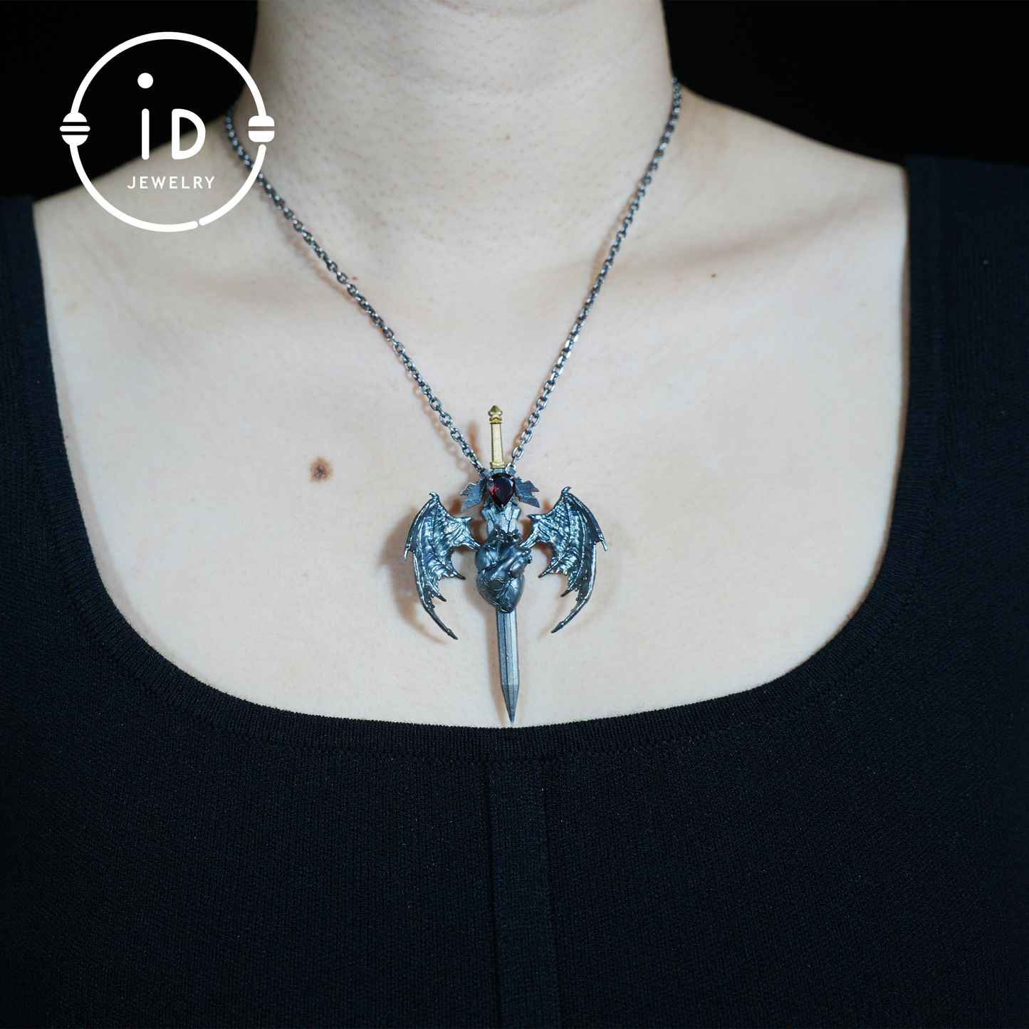 925 Silver Guardian Heartblade Necklace · Handmade 925 Silver Necklace · Garnet Symbolizing Vitality · Silver Jewelry Gift