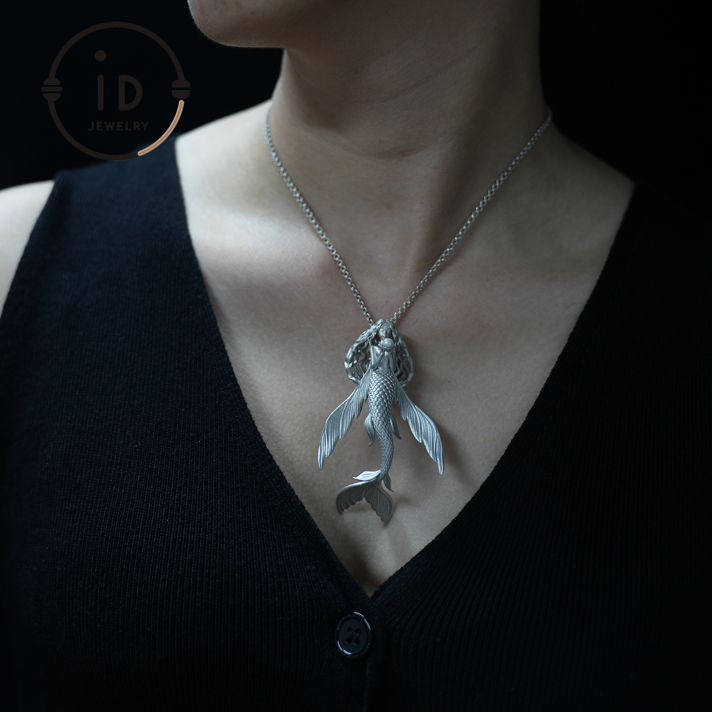 Perlenanhänger „Fliegendes Fischmädchen“ | Fantasy-Ozeanamulett als Geschenk | Symbol für Freiheit und Anmut | Handgefertigter Silberschmuck