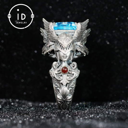 Walkürenring | Geflügeltes Helmdesign aus blauem Topa-Stein | Handgefertigter Ring im Stil der nordischen mythischen Kriegergöttin 