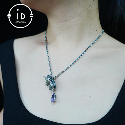 Einhorn-Halskette mit Amethyst-Tropfen – Mystischer Anhänger aus 925er Sterlingsilber – Fantasy-Geistertier-Schmuck für Frauen 
