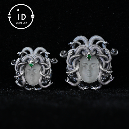 Anhänger „Schlafendes Auge“ · Silberner Medusa-Schmuck · Amulett der Göttin mit geschlossenem Auge, Quarz und Smaragd