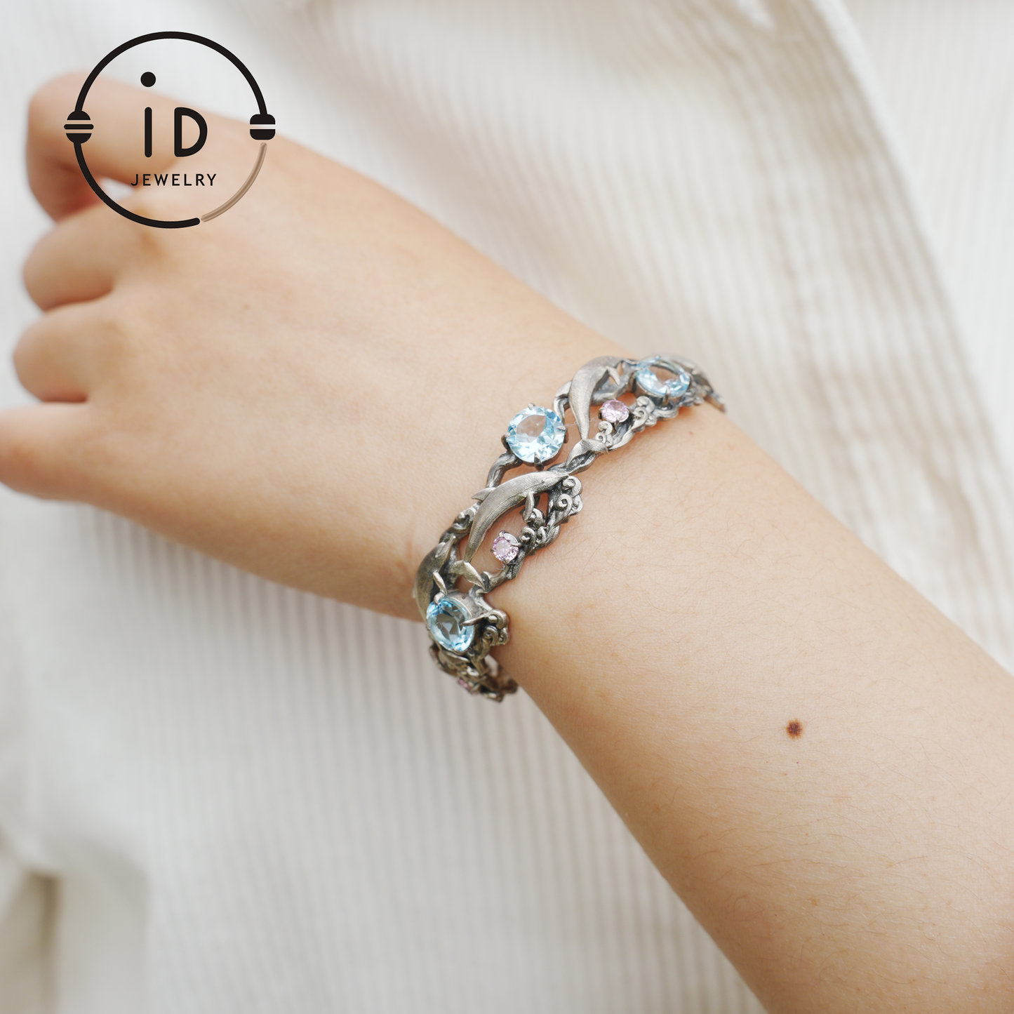 Blue Topaz Dolphin Cuff Bracelet in 925 Sterling Silver, Vintage Totem Style Nature Jewelry Gift for Her, Birthday or Ocean Inspired Look