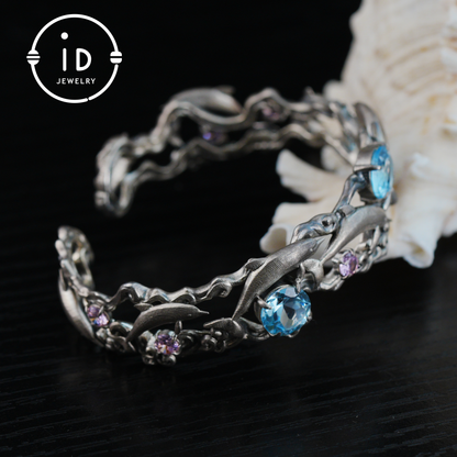 Blue Topaz Dolphin Cuff Bracelet in 925 Sterling Silver, Vintage Totem Style Nature Jewelry Gift for Her, Birthday or Ocean Inspired Look
