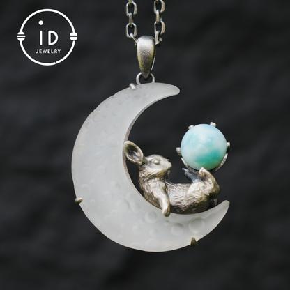 Hasen-Amulett-Anhänger mit Larimar und weißem Kristallmond, handgefertigter Fantasy-Schmuck, Himmlisches Totem, verträumtes Schutzgeschenk