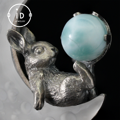 Hasen-Amulett-Anhänger mit Larimar und weißem Kristallmond, handgefertigter Fantasy-Schmuck, Himmlisches Totem, verträumtes Schutzgeschenk