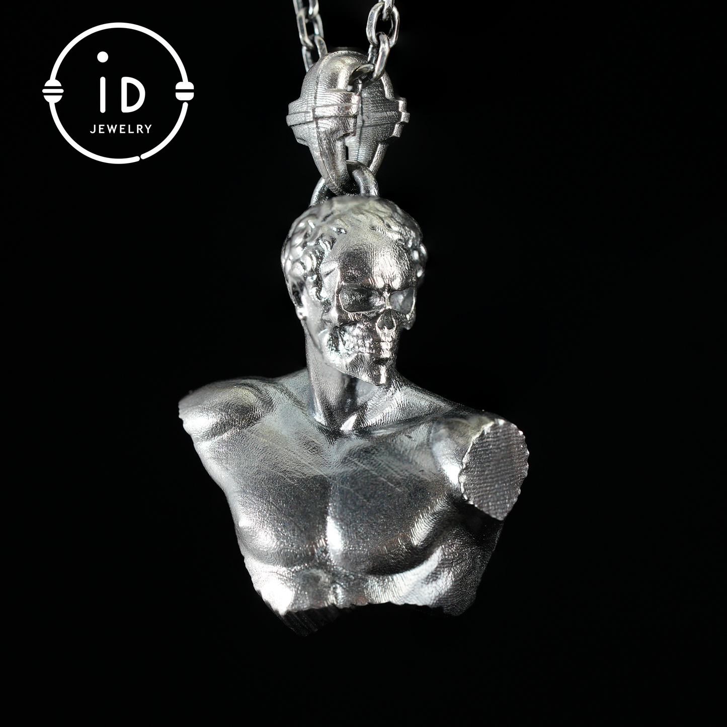 Anhänger „Heroischer Mut“ – Silberkette mit grünem Zirkon, handgefertigtes mythologisches Design, Symbol für Stärke und Widerstandsfähigkeit
