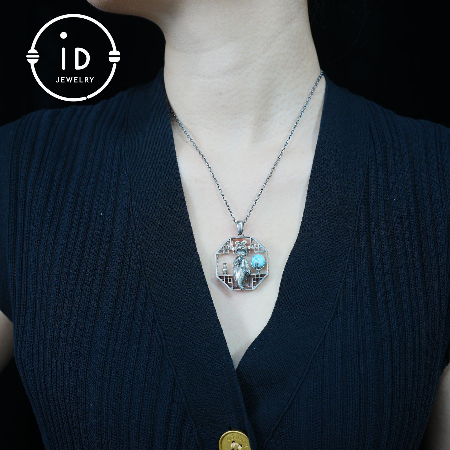 Handgefertigter achteckiger Anhänger mit Aussparung | Natürlicher Larimar-Kugel-Akzent | Retro-inspiriertes geometrisches Statement-Geschenk für kreative Seelen