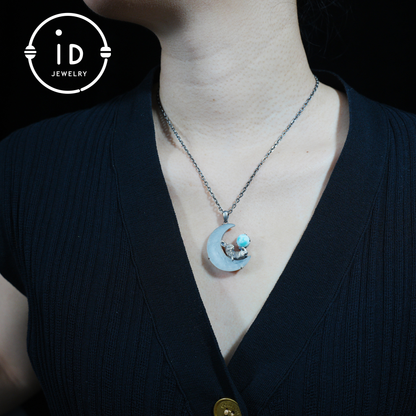 Hasen-Amulett-Anhänger mit Larimar und weißem Kristallmond, handgefertigter Fantasy-Schmuck, Himmlisches Totem, verträumtes Schutzgeschenk