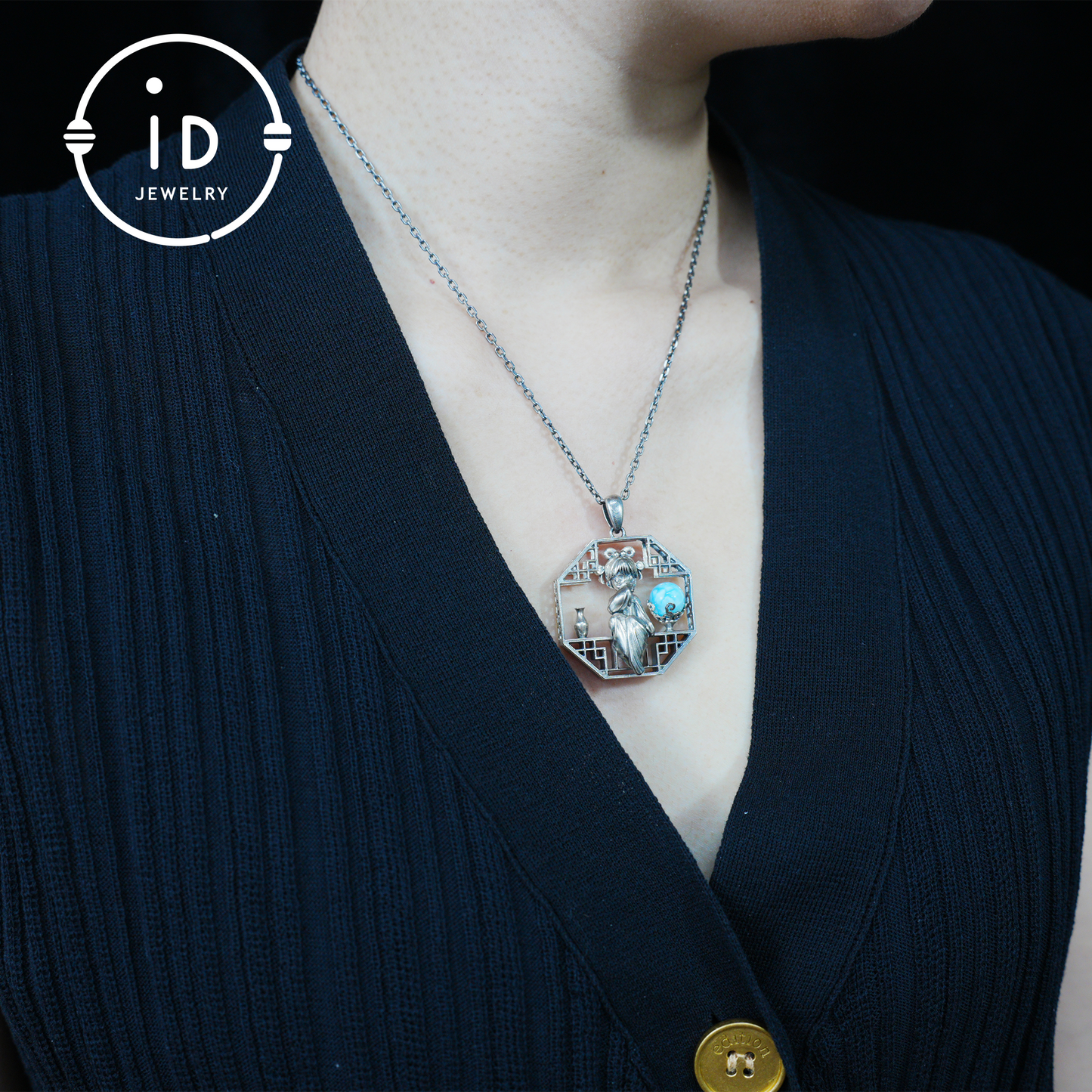 Handgefertigter achteckiger Anhänger mit Aussparung | Natürlicher Larimar-Kugel-Akzent | Retro-inspiriertes geometrisches Statement-Geschenk für kreative Seelen