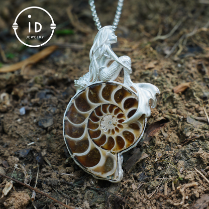 Meerjungfrau Muschel Fossil Anhänger, Handgefertigtes Meeresgöttin Amulett, Spiritueller Schutzschmuck, Mythisches Kunstdesign, Sirenenmeer Geschenk