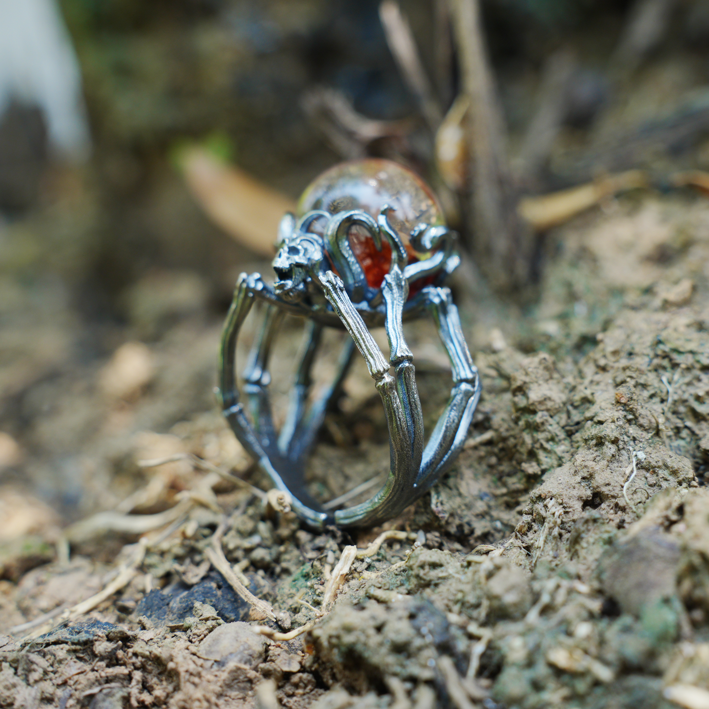 Gothic Spinnenschädel Ring, handgefertigter Dark Fantasy Schmuck, Okkulter Schutz Charm für Witchcore Style