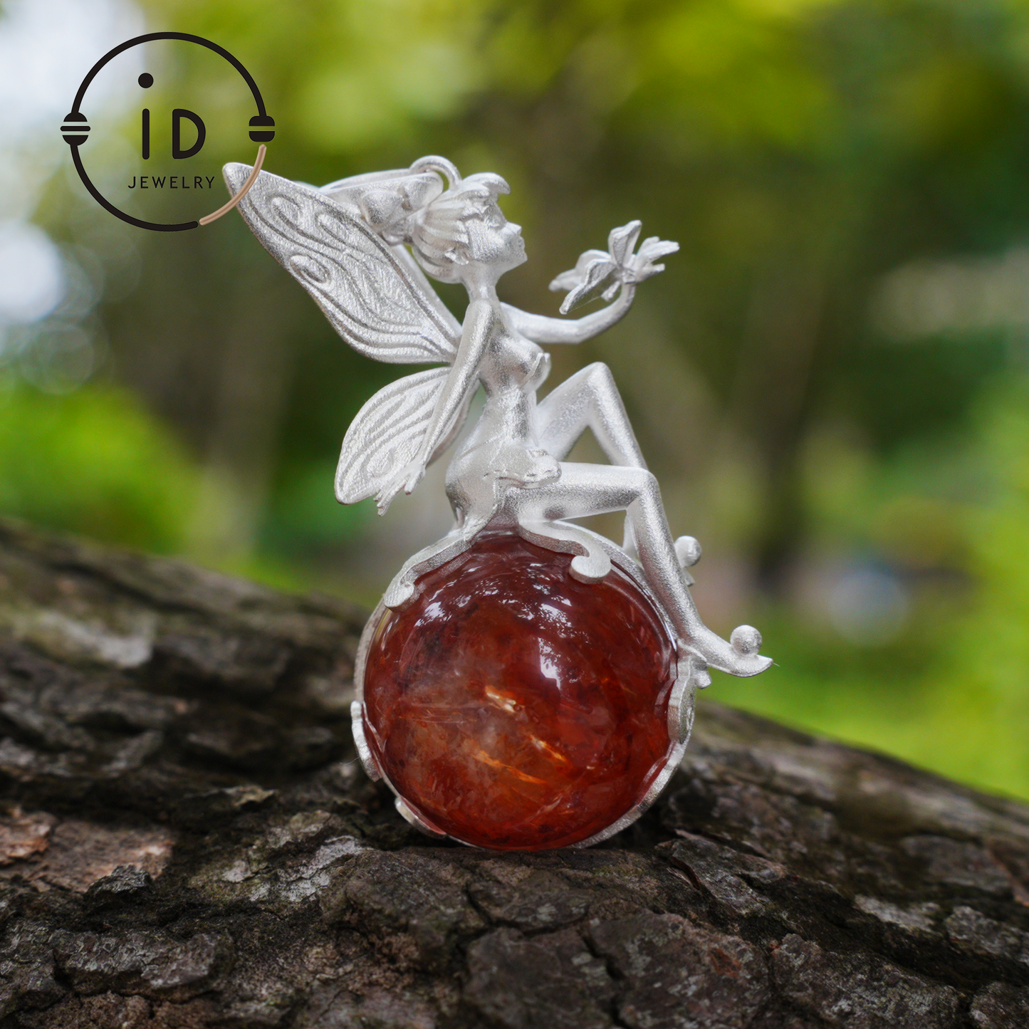 Feenanhänger mit Kristallkugel, Herbstgeist-Amulett, handgefertigter Fantasy-Schmuck, Flüsterndes Elfen-Design, von der Natur inspiriertes Andenken