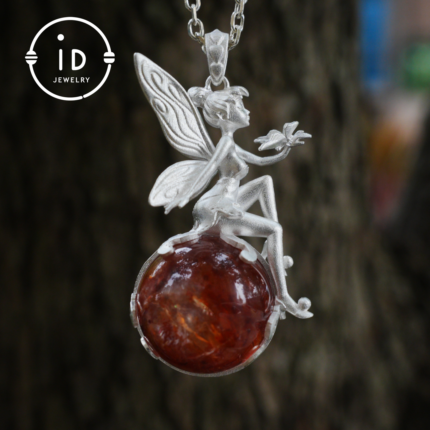 Feenanhänger mit Kristallkugel, Herbstgeist-Amulett, handgefertigter Fantasy-Schmuck, Flüsterndes Elfen-Design, von der Natur inspiriertes Andenken