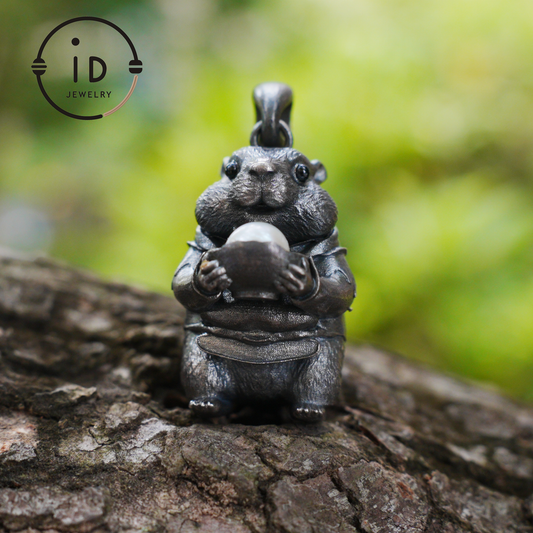 Hamsteranhänger mit Perle, wunderliches Tiertotem-Amulett, handgefertigter Märchenschmuck, Symbol der Fürsorge und sanften Hingabe