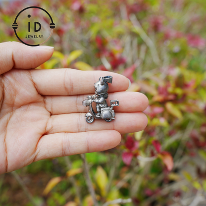 Mystischer Nachtreiter-Anhänger mit Labradoritlicht, handgefertigte Talisman-Halskette, Fantasy-Schmuck für Suchende nach innerer Reise