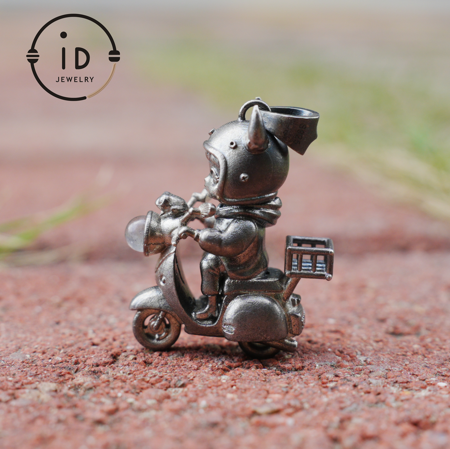 Mystischer Nachtreiter-Anhänger mit Labradoritlicht, handgefertigte Talisman-Halskette, Fantasy-Schmuck für Suchende nach innerer Reise