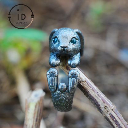 Handgefertigter Hasenring mit grünem Zirkon, Symbol des Frühlingserwachens, einzigartiger Silberschmuck
