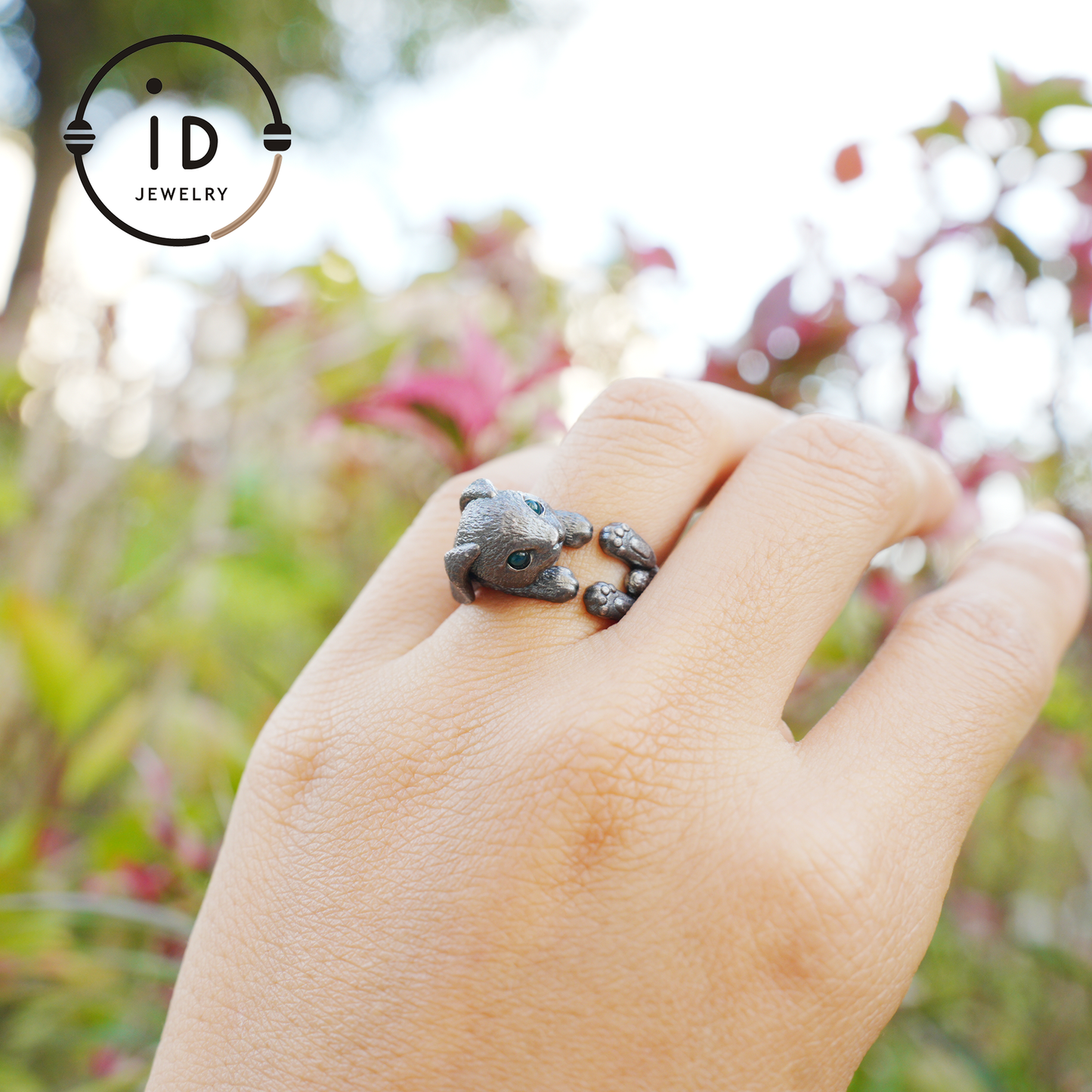 Handgefertigter Hasenring mit grünem Zirkon, Symbol des Frühlingserwachens, einzigartiger Silberschmuck