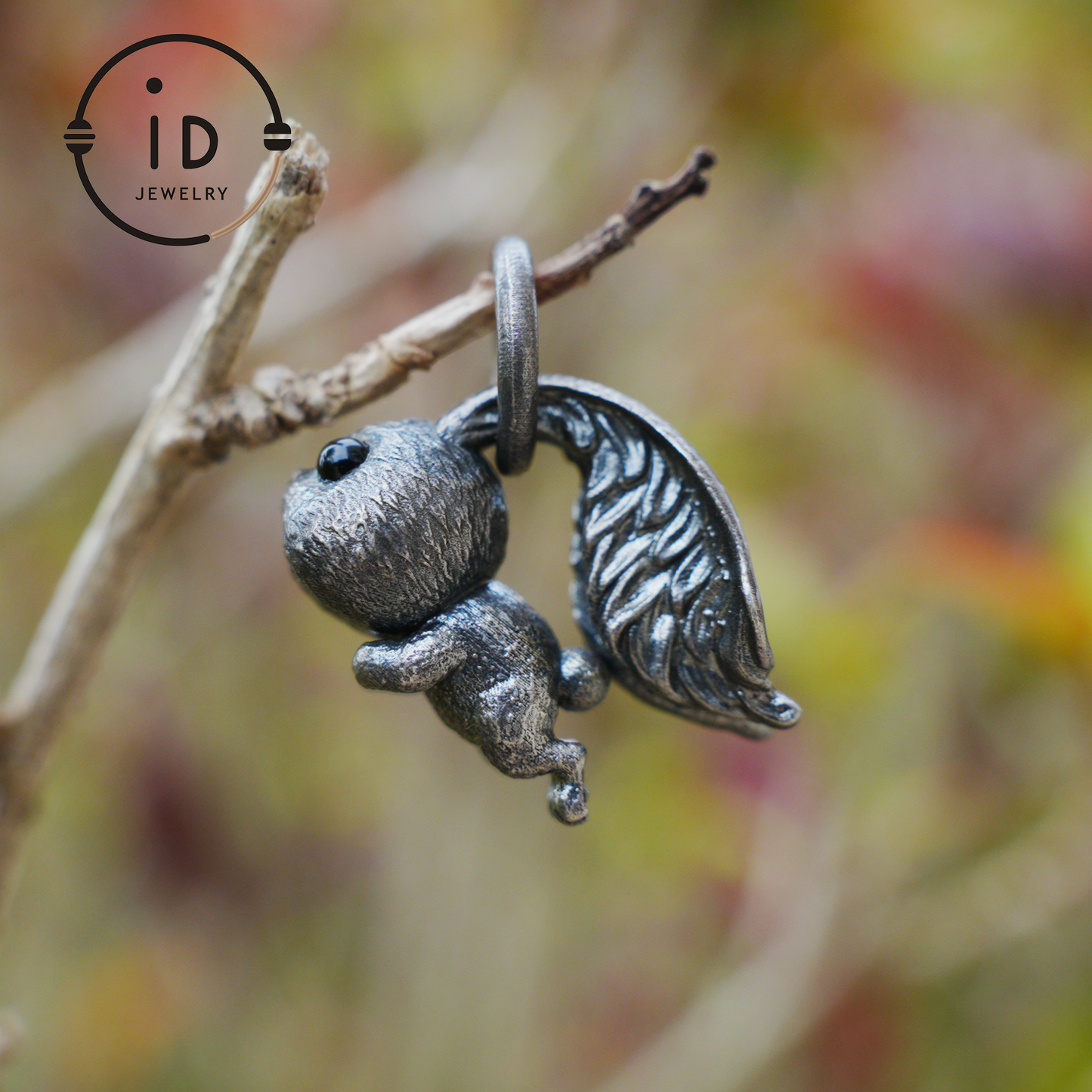 Kaninchenanhänger – springendes Häschentotem mit Onyxaugen, handgefertigtes Tieramulett, Symbol des Erwachens und Neubeginns