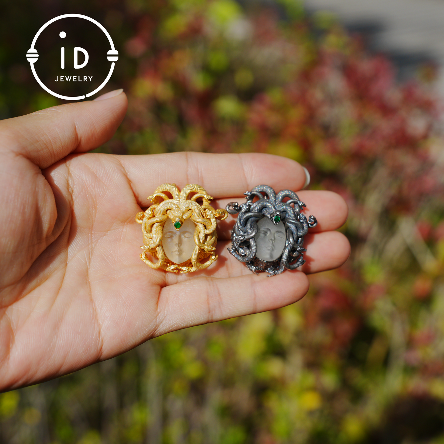 Anhänger „Schlafendes Auge“ · Silberner Medusa-Schmuck · Amulett der Göttin mit geschlossenem Auge, Quarz und Smaragd