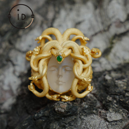 Medusa’s Sleeping Eye, Spiritual Pendant of the Resting Goddess, Third Eye as a Symbol of Insight and Inner Guidance