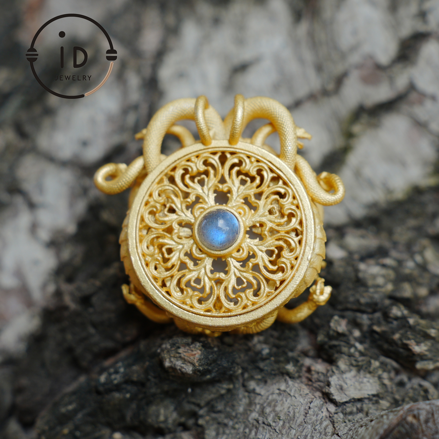 Medusa’s Sleeping Eye, Spiritual Pendant of the Resting Goddess, Third Eye as a Symbol of Insight and Inner Guidance