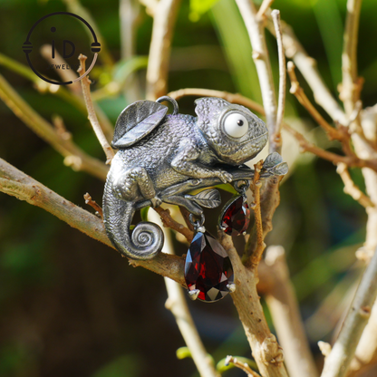 Chameleon Pendant in 925 Silver with Garnet and Howlite · Animal Gothic Necklace in Fairytale Style · Gift for Nature Lovers or Artists