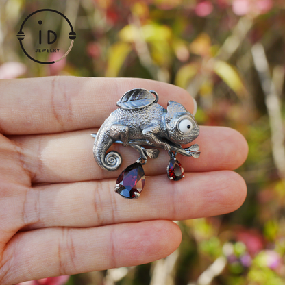 Chameleon Pendant in 925 Silver with Garnet and Howlite · Animal Gothic Necklace in Fairytale Style · Gift for Nature Lovers or Artists