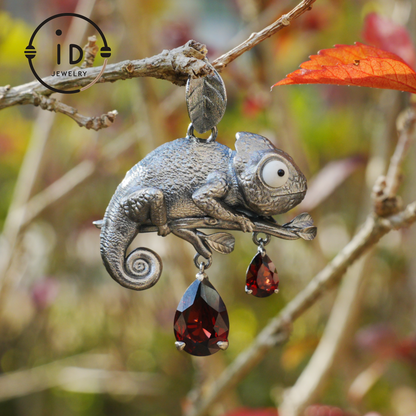 Chameleon Pendant in 925 Silver with Garnet and Howlite · Animal Gothic Necklace in Fairytale Style · Gift for Nature Lovers or Artists